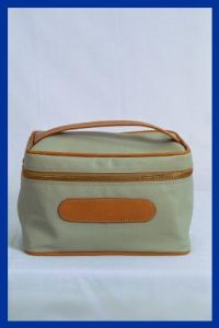 Makeup Case ― Totes 'n things